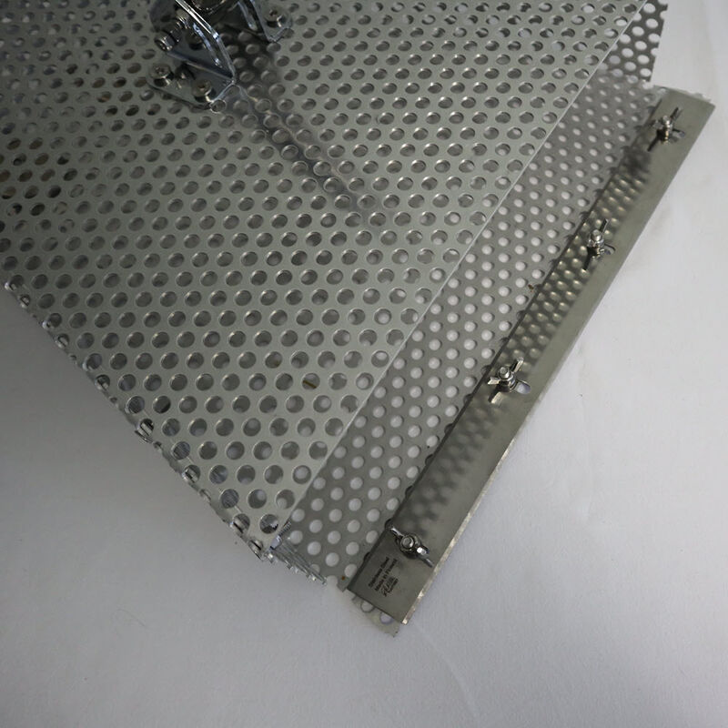 Vaihdettava terä rungon suojassa